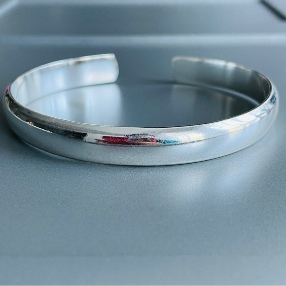 Jewelry - Modern Classic Sleek Rounded Sterling Silver Cuff Bracelet A292